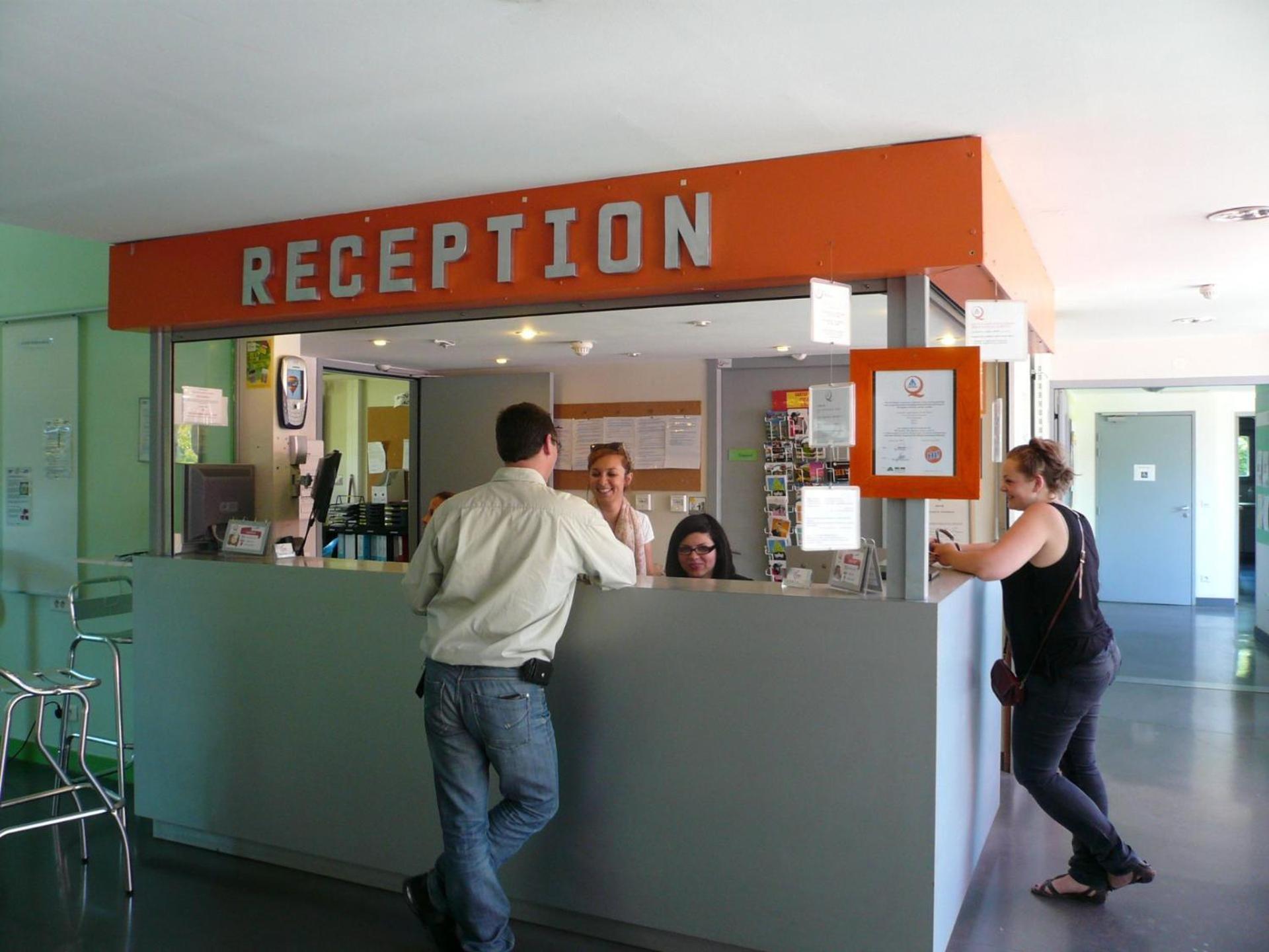 Auberge De Jeunesse Hi Grenoble Échirolles Eksteriør bilde